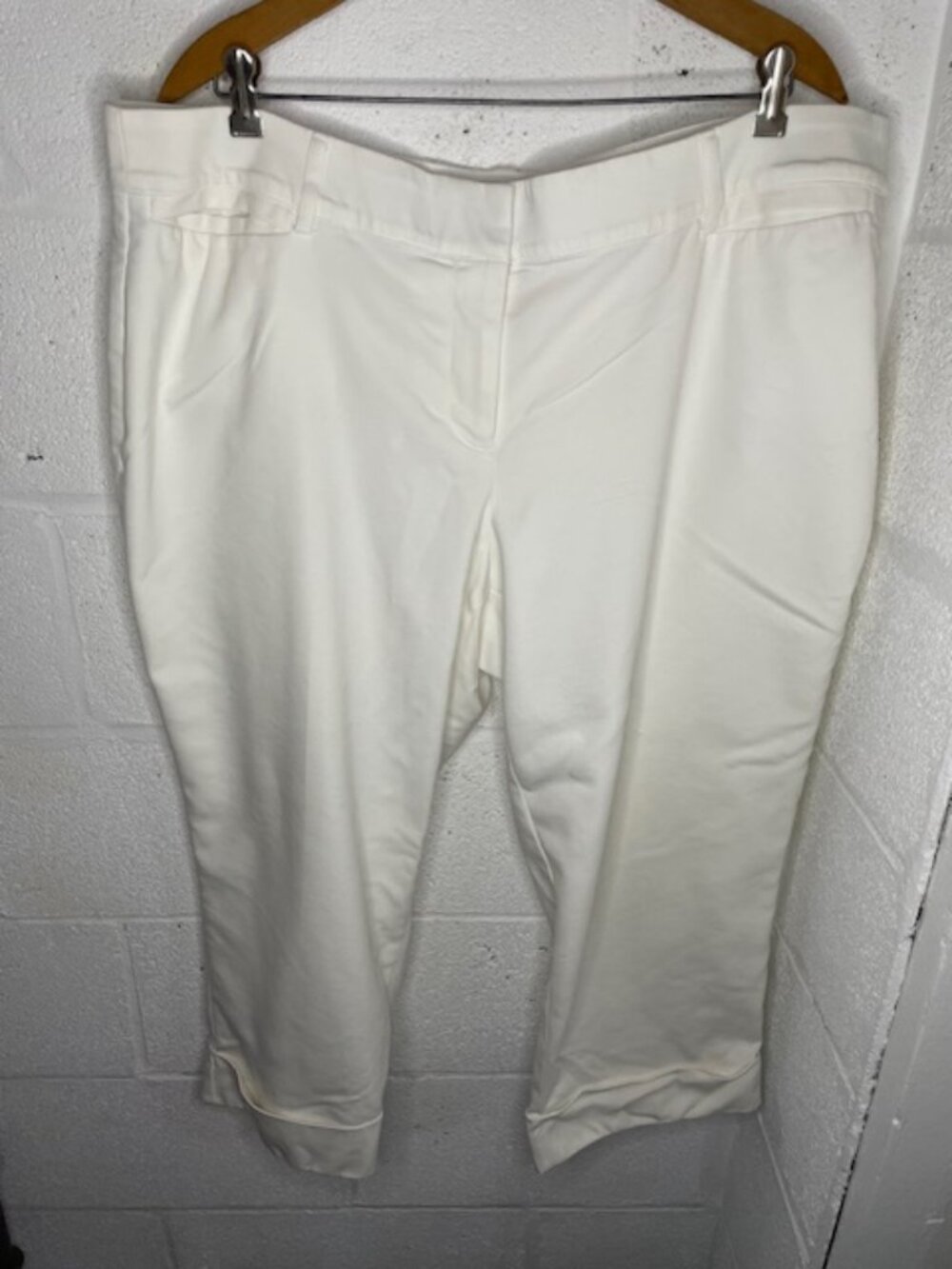 Lane Bryant White Capris